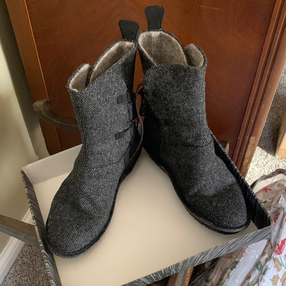 Women’s Star War themed Black Tweed Boots